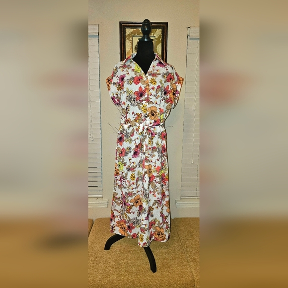 Alison Andrew's Dresses & Skirts - Alison Andrew's size S floral dress.